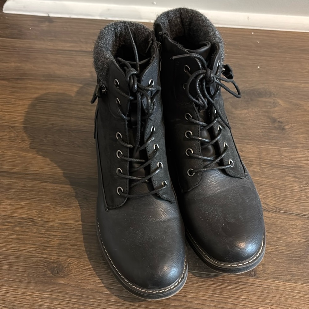 Combat boots